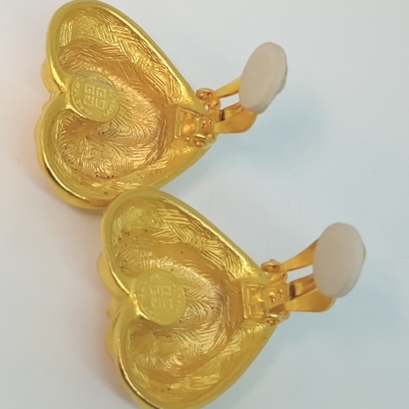* Vintage Givenchy Large Gold Tone Hearts Clip On Earrings - Picture 5 of 8